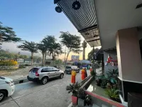 薩蘭亞河旅館 - 停車場