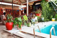 Arusha Safari Hostel - Kolam Renang