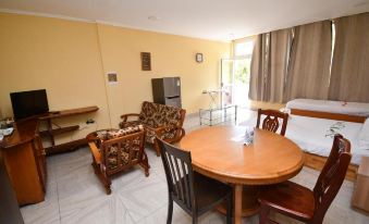 Reef Holiday Apartments