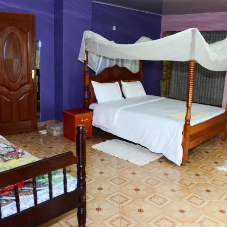 Serian Vacation House Hoteles en Narok Town