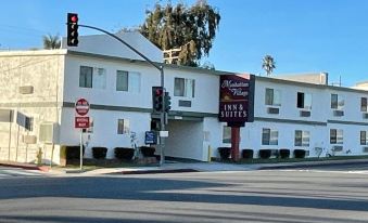 Manhattan Inn & Suites