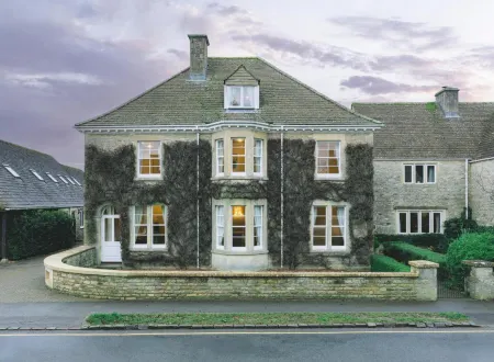 Cotteswold House Отели в г. Сайренсестер