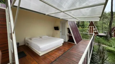 Locca Lodge Hotel dekat Bumi Perkemahan Air Terjun Dlundung