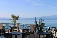 La Vista Postcard Hotel