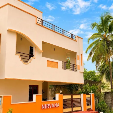 Nirvana Backpackers