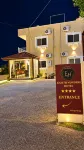 Eighth Wonders Hotel - Homestays