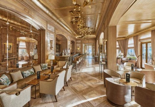 1. 라 리절브 드 ..