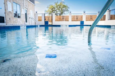 Holiday Inn Express & Suites Glen Rose