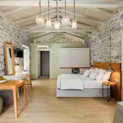 Trapela Limeni Luxury Suites Rooms