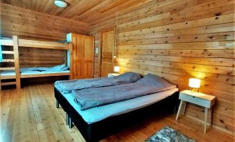 Old Pine Husky Lodge