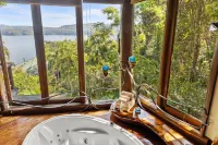 Secrets on the Lake Hotels in Flaxton