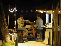 อัญญาวี ทับแขก บีช รีสอร์ท - ที่มีบาร์