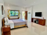 Strutz Art Garden Resort - С бассейном