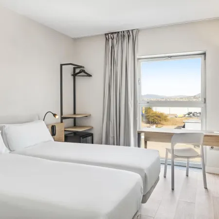 B&B Hotel Granada Отели рядом с достопримечательностью «Шана»