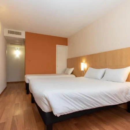 ibis Rochefort
