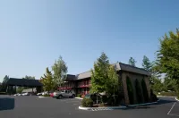 Prospero's Flagship Inn - parking