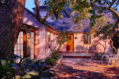 The Collector Inn & Gardens