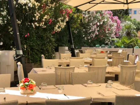 Hotel Airone Отели рядом с достопримечательностью «Area archeologica di Roselle»