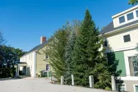 Three Chimneys Inn Hotel dekat University of New Hampshire