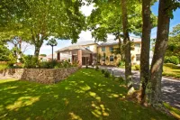 La Villette Hotel Hotels near Sausmarez Manor