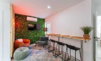 Malpique Heated Pool & Jacuzzi Guest House