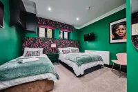 Clarence House Hotel a 