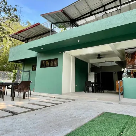 Avisala Hostel Coron