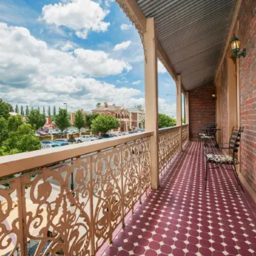 Cobb & Co Court Boutique Hotel