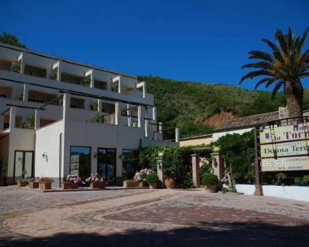 Hotel la Torre Hotels in Centola