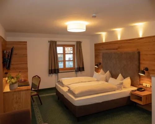 Der Obere Wirt Zum Queri Hotels in Andechs