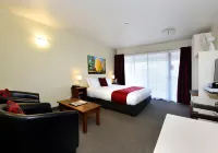 Gladstone Motel