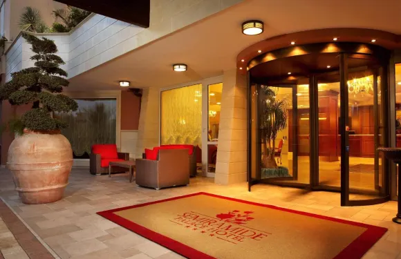 塞密拉米德皇宮酒店