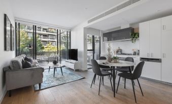 Sandy Hill Apartments by Ready Set Host