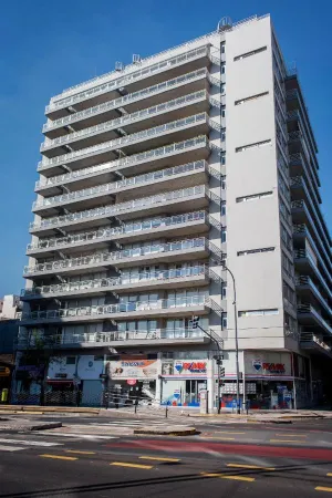 Top Rentals Wow Nuñez Отели рядом со станцией L.M. Drago Railway Station