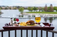The Lodge at Columbia Point - Desayuno