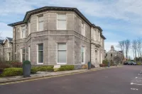 Marks at the Manor Luxury Riverside Apartments - Sleeps up to 4, with Parking and Sky TV