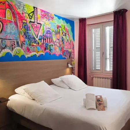 Grand Hôtel Dauphiné, Boutique Hôtel & Suites Отели рядом с достопримечательностью «Паром Тоулон»