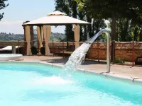Montaldo Castle & Resort - Kolam Renang