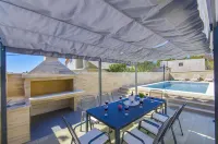 Apartments Villa V - Pools