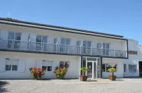 Hôtel Land'Azur Hotels in Saint-Julien-en-Born