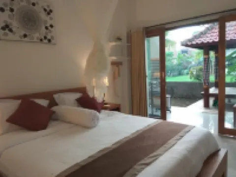 Master Homestay Hoteles cerca de Jemeluk Beach