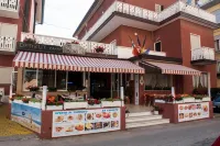Hotel Malibran Hotels near Capannina Beach