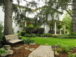 Brockamour Manor Bed and Breakfast