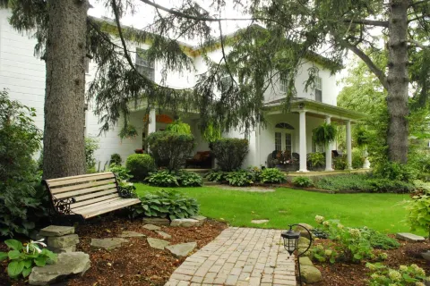 Brockamour Manor Bed and Breakfast