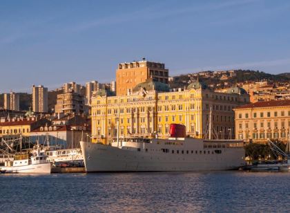Botel Marina