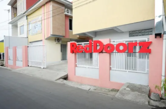 RedDoorz Syariah Near Rsud Margono Purwokerto Các khách sạn ở Purwokerto