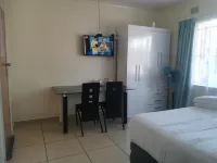 25 Jacaranda Lodge & Backpackers Hotel di Pinetown