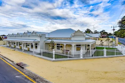 Aloha Central Luxury Accommodation Hotels in Naracoorte