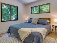 Modern Cabin w/ Hot Tub & Fire Pit in Fairview! Hotels in Broad River