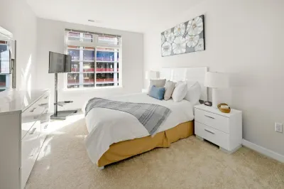 Global Luxury Suites at Town Center